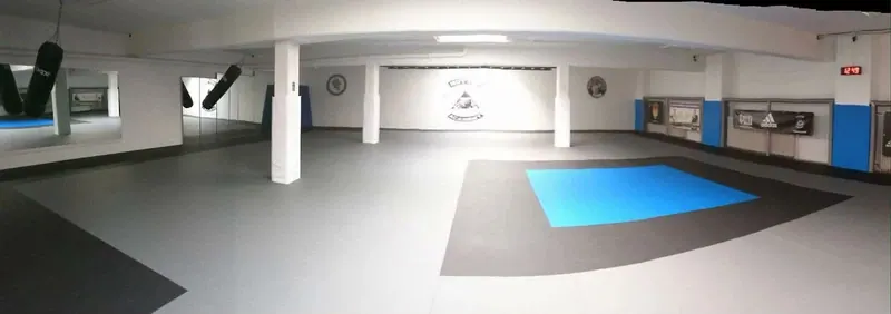 Trainingsraum Hutton Academy, Hiltenspergerstraße 9